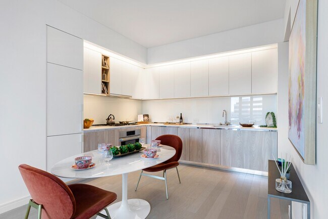 Foto del edificio - 572 Eleventh Avenue