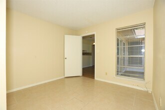 Building Photo - 206 Banyan Dr