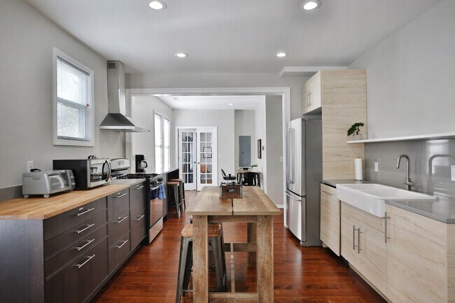 Foto del edificio - 137 E Tompkins St