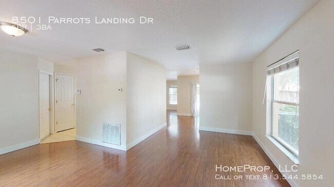Building Photo - 8501 Parrots Landing Dr, Tampa, FL 33647