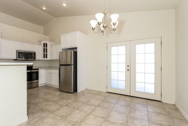 Foto del edificio - Come see this home today! 4 bed/2 bath