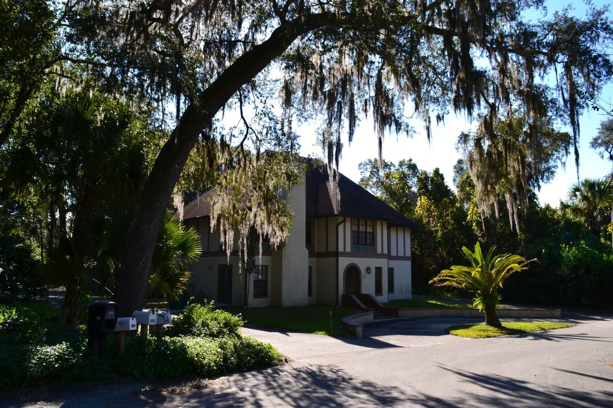 Primary Photo - 208 W Florence Ave