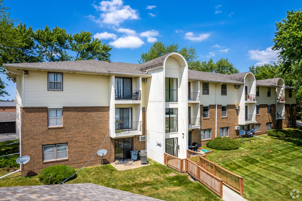 Primary Photo - Belmont Park Apartments