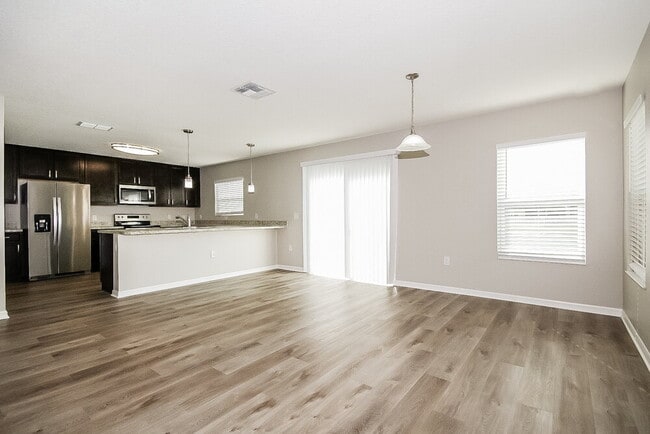 Building Photo - 10725 Southern Forest Dr