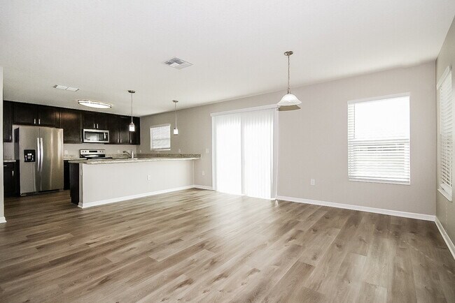 Foto del edificio - 10725 Southern Forest Dr