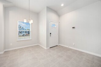 Building Photo - 11824 E Gate Dr