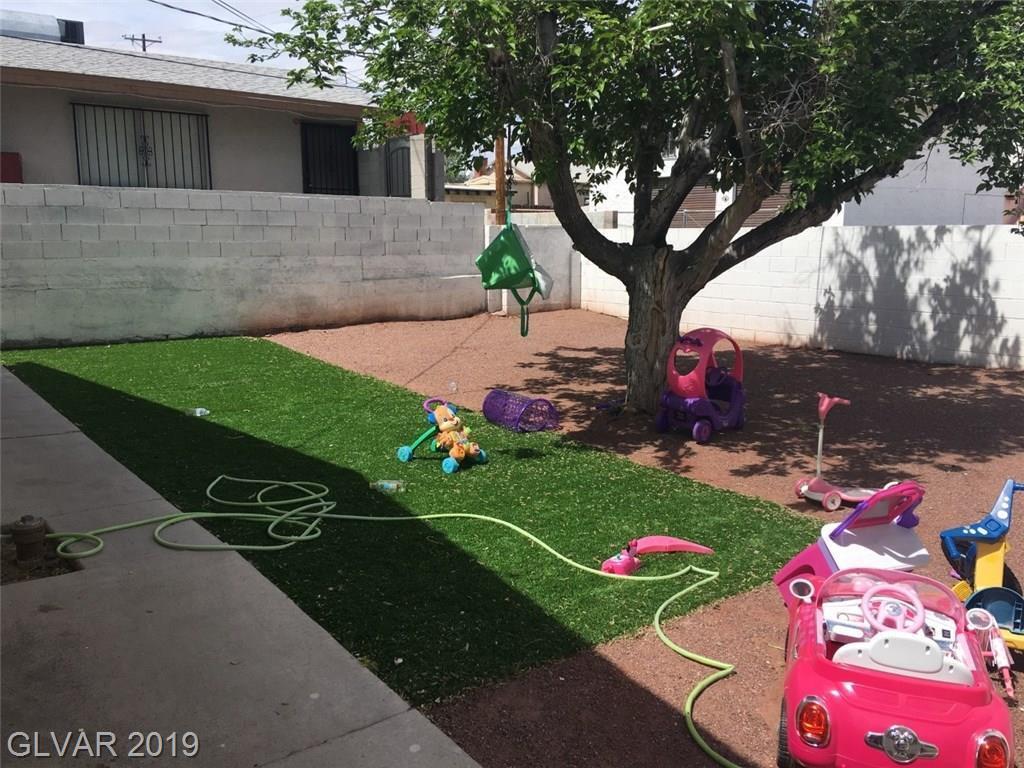 Back Yard - 1805 Elm Ave