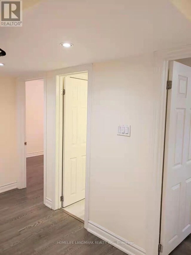 Photo du bâtiment - 230 Devonsleigh Blvd