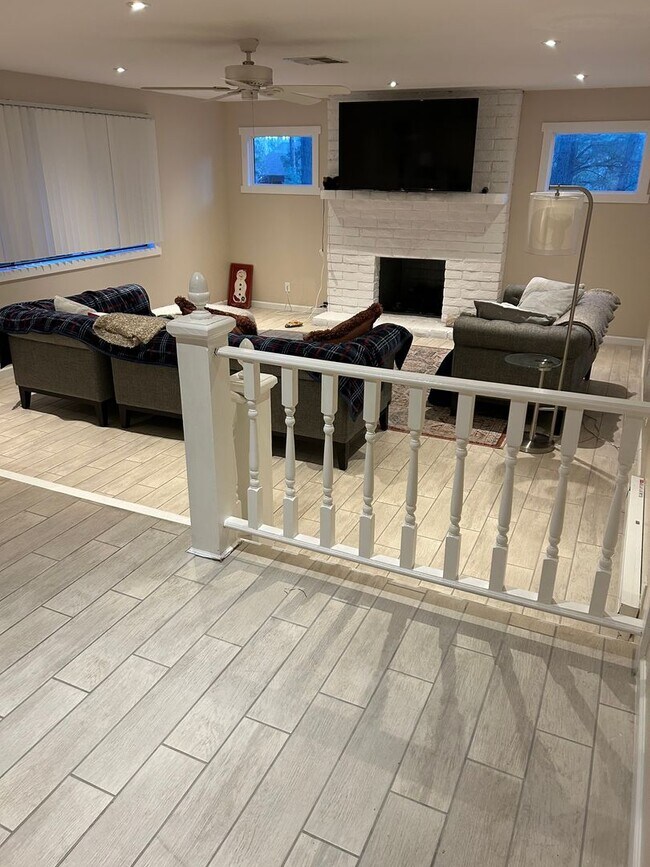 Building Photo - Gorgeous University Heights Rental