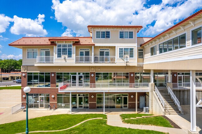 Foto del edificio - 6500 University Lofts - Windsor Heights Iowa