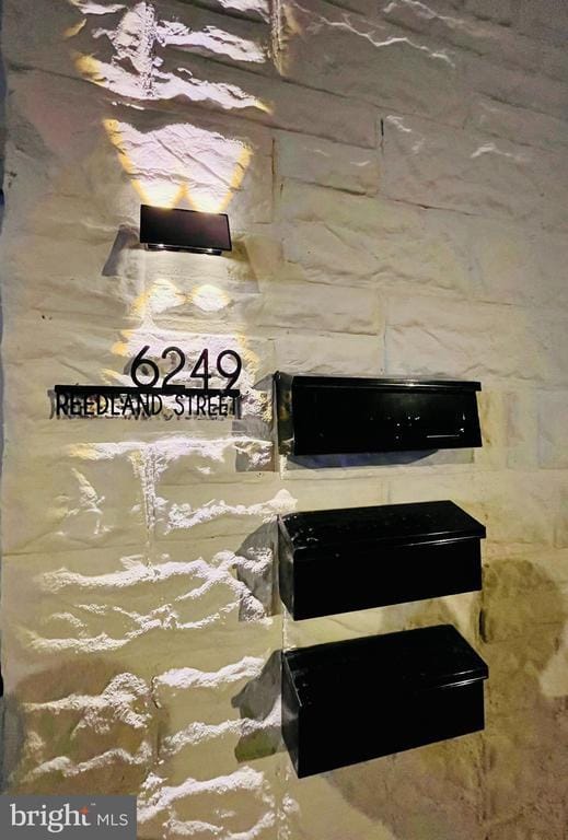 Building Photo - 6249 Reedland St