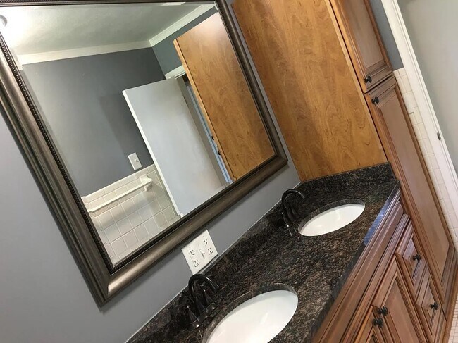 Foto del edificio - 131 N Hillsdale Dr