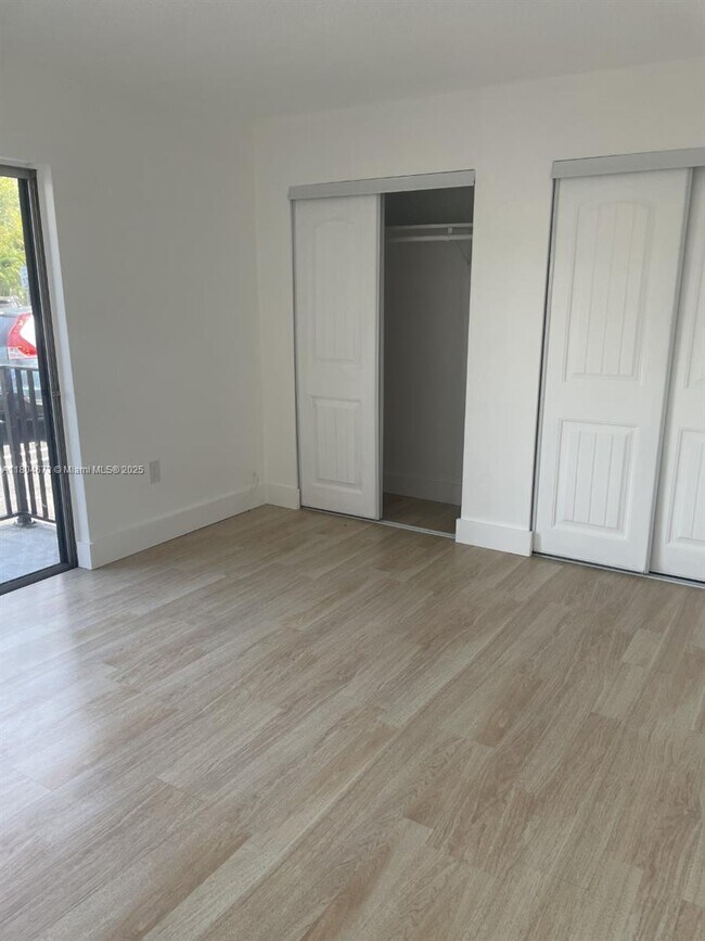 Foto del edificio - 2498 SW 17th Ave