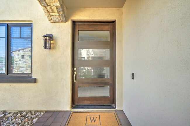 Building Photo - 6500 Camelback Rd