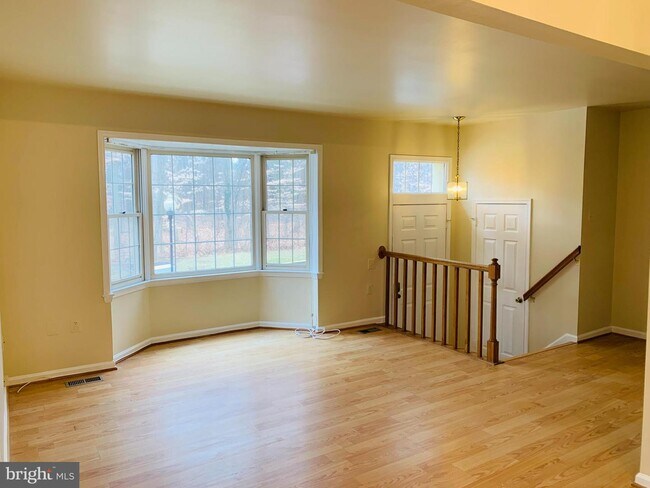 Building Photo - 10431 Englishman Dr