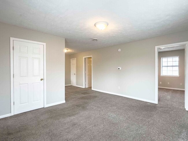 Building Photo - 404 -19 Thompsonville Lane