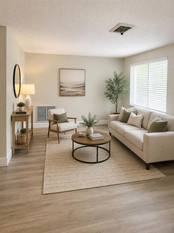 Foto del edificio - 8213 Split Rail Ln