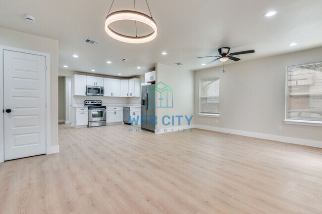 Foto del edificio - 2546 Kathleen Ave