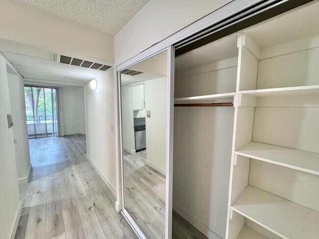 Foto del edificio - 3715 S Canfield Ave