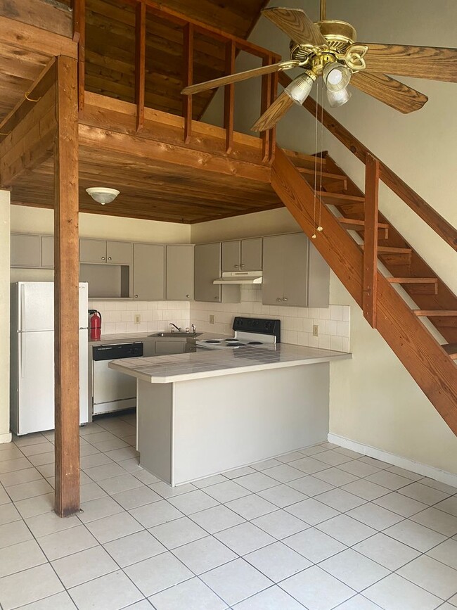 Building Photo - 1 Bedroom bungalow apartment