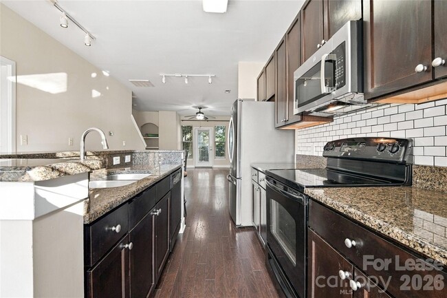 Building Photo - 732 Seigle Point Dr