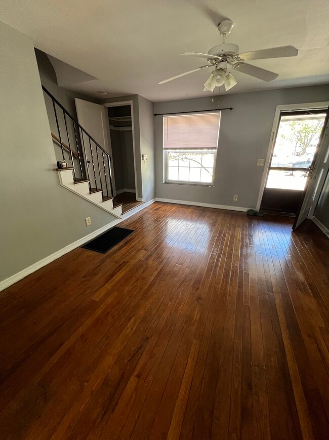 Building Photo - 5 E Riverglen Dr