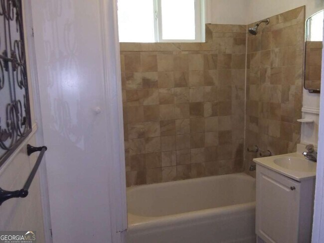 Foto del edificio - 178 Fayette Ave