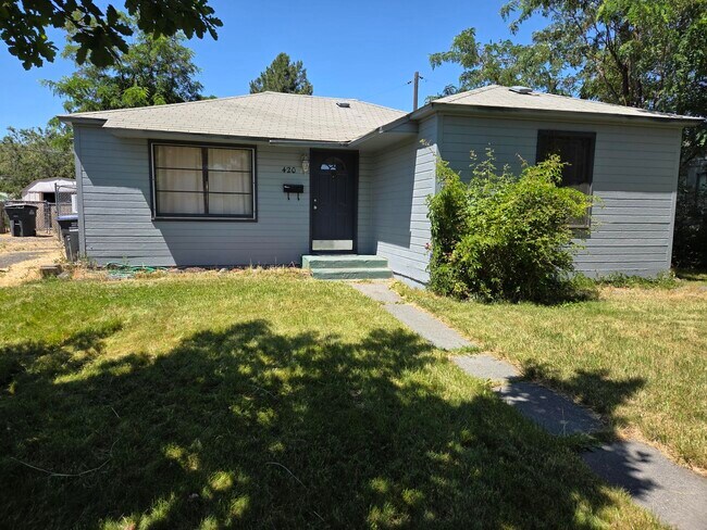 Foto del edificio - 420 N Mattson Dr