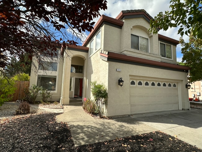 Building Photo - 2426 Carpinteria Dr