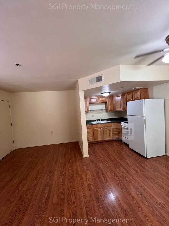Building Photo - Nice one bedroom condo in Surprise!