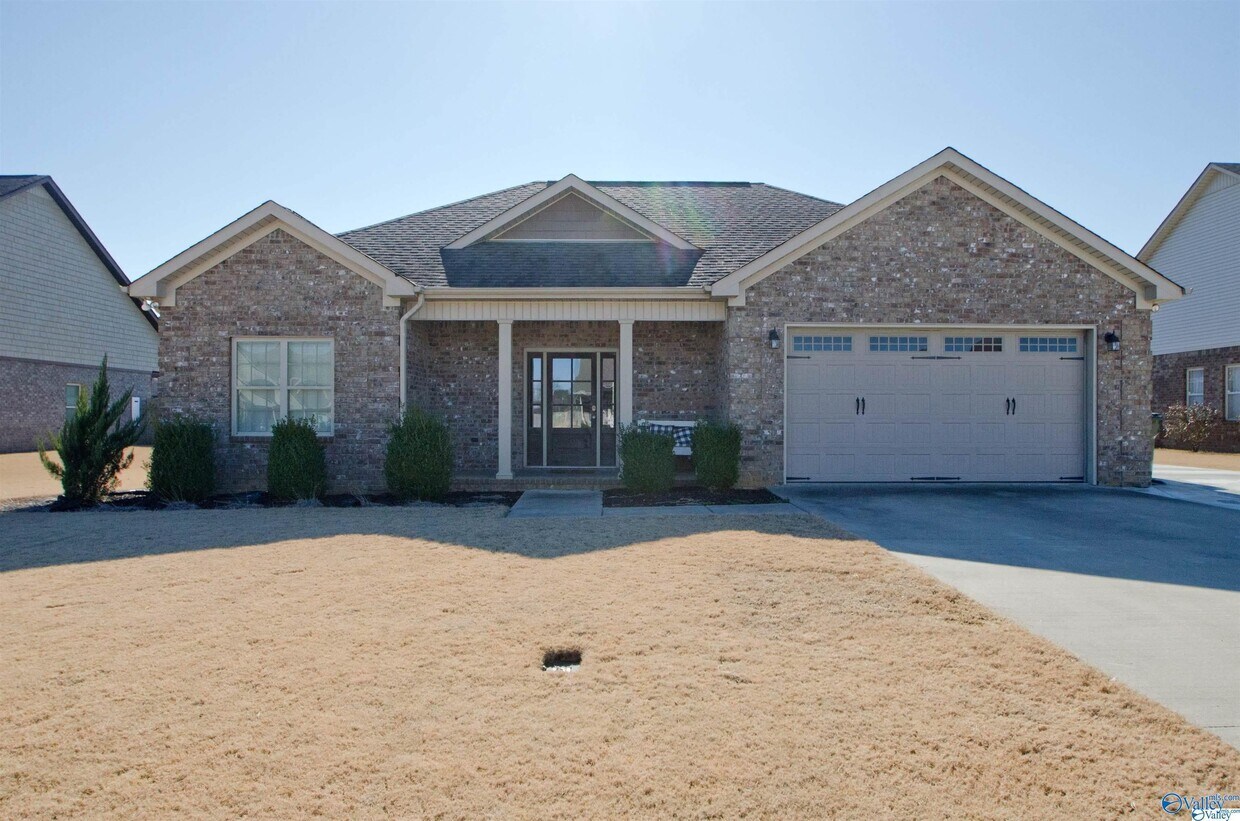 22902 Oakdale Ridge Ln, Athens, AL 35613 House for Rent in Athens, AL