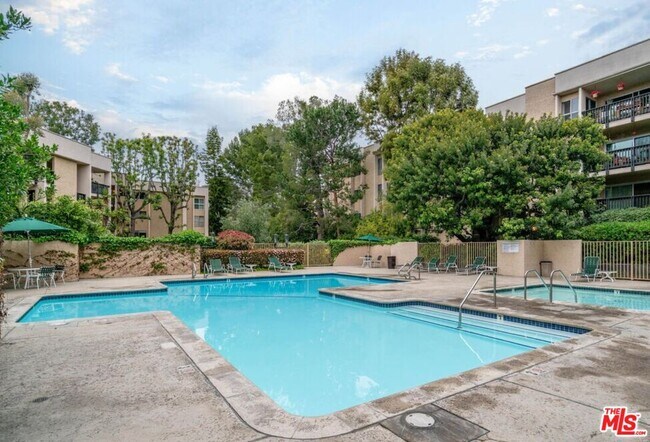 Foto del edificio - 8314 Raintree Cir