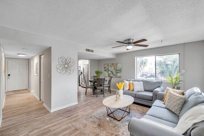 Foto del edificio - 6311 Newtown Cir