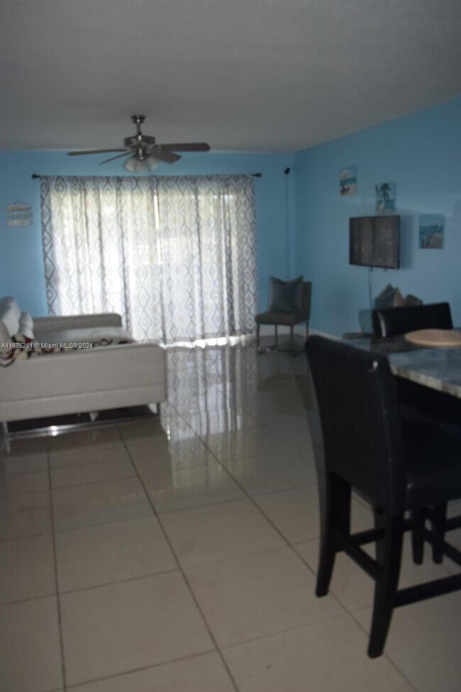 Foto del edificio - 4200 NW 3rd Ct