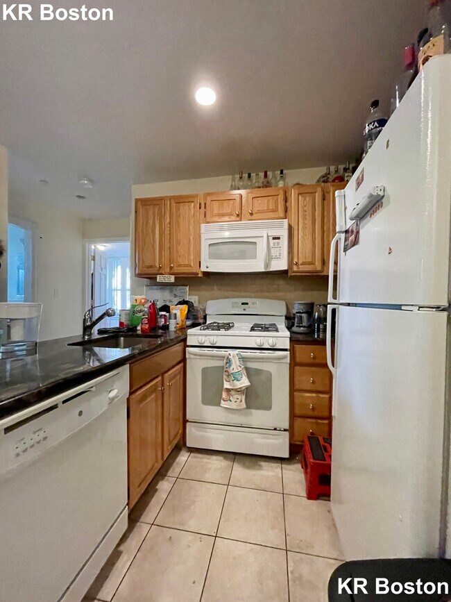 Building Photo - 82 Westland Ave