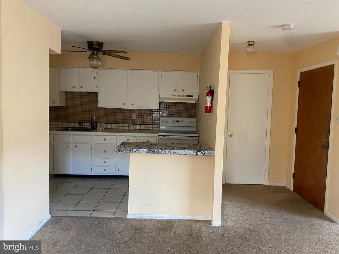 219 Glenside Ave Unit B, Holmes, PA 19043 Room for Rent in Holmes, PA