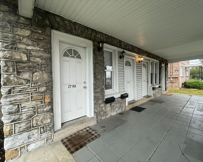 Foto del edificio - 2710 Woodlawn St