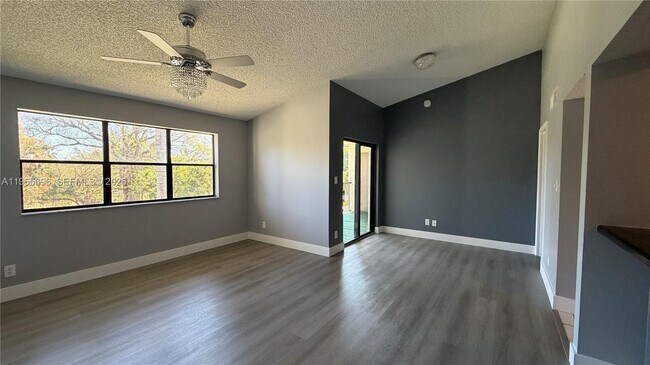 Foto del edificio - 530 S Park Rd