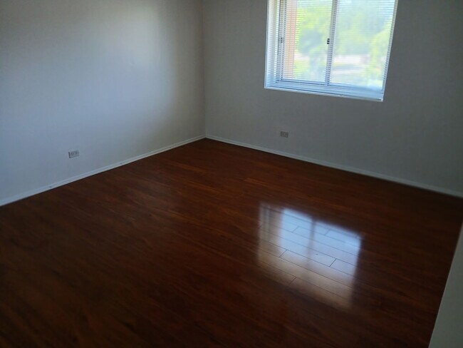 Foto del edificio - 3223 W Parkway Dr