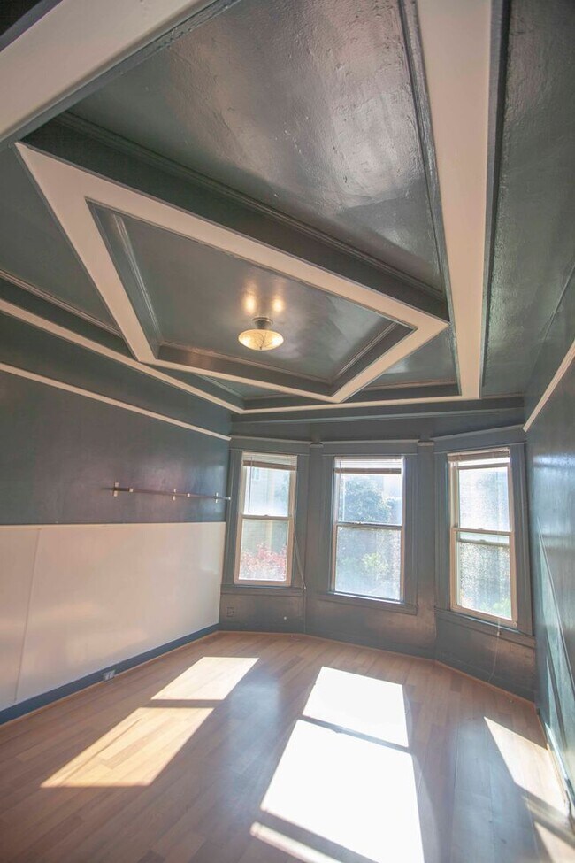 Building Photo - 155