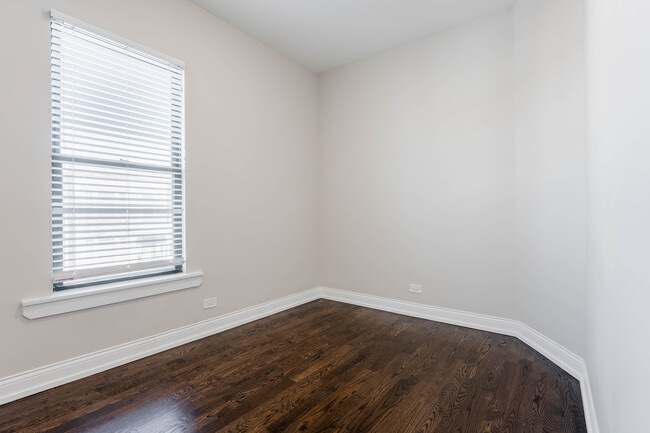 Building Photo - 2945 W Diversey Ave