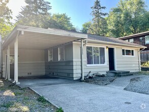 Building Photo - 16043 Sylvester Rd SW