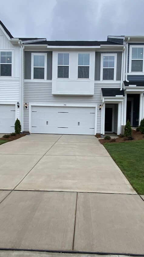 Primary Photo - 190 Nimble Way