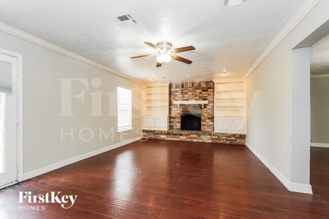 Foto del edificio - 10122 Woodhollow Dr