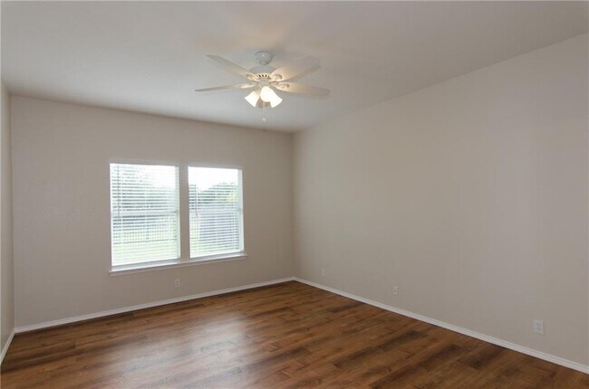 Foto del edificio - 8017 Brienne Dr