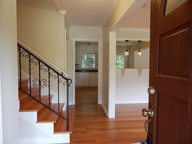 Building Photo - 2233 Leafmore Dr