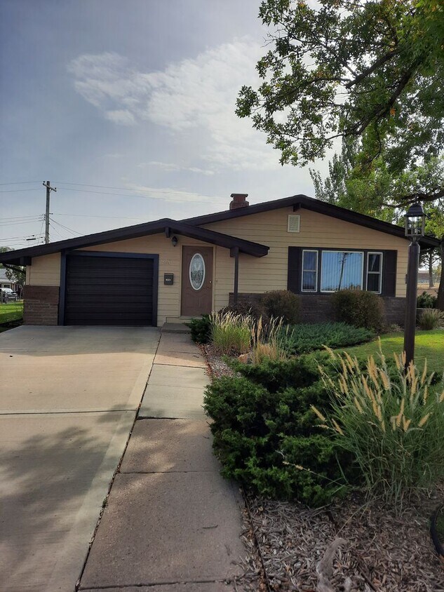 Foto principal - 3 BED | 1 BATH | SINGLE GARAGE | SOUTH