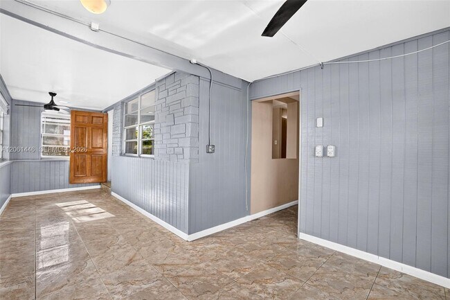 Building Photo - 6240 SW 22nd Ct