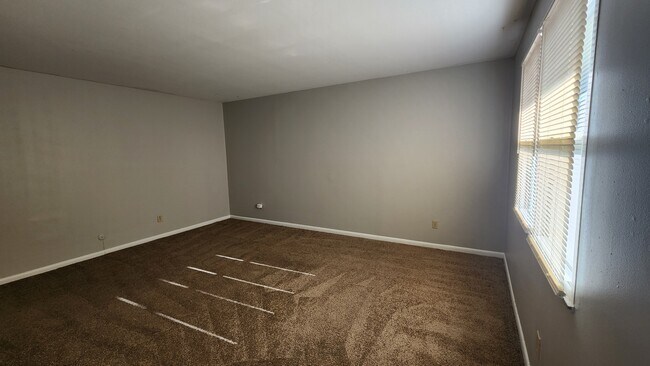 Foto del edificio - 102 W 8th Ave