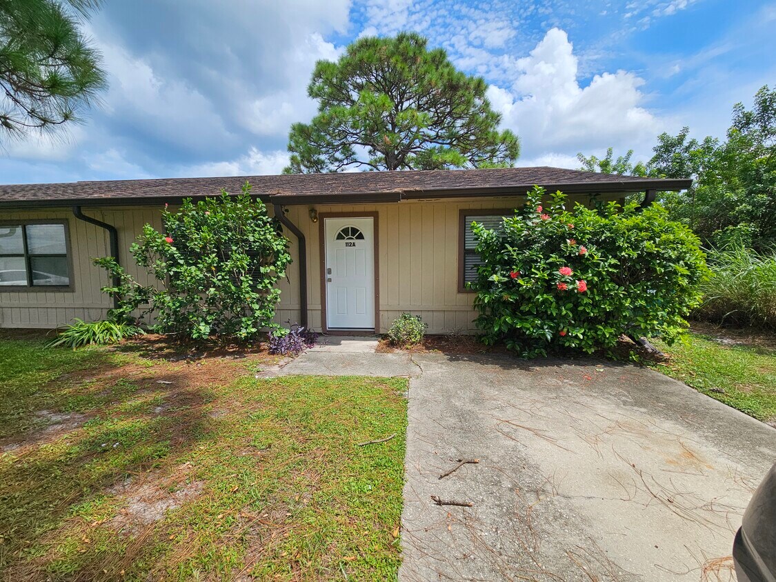 112 Flint St, Sebastian, FL 32958 House Rental in Sebastian, FL